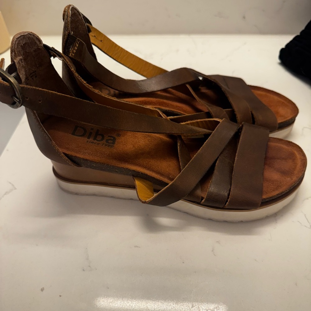 Diba Women's Tan Strappy Sandals